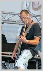 Phil, bassiste du groupe Lofofora.